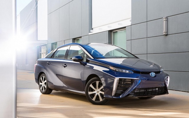 Toyota планира да направи изцяло твърда батерия като част от